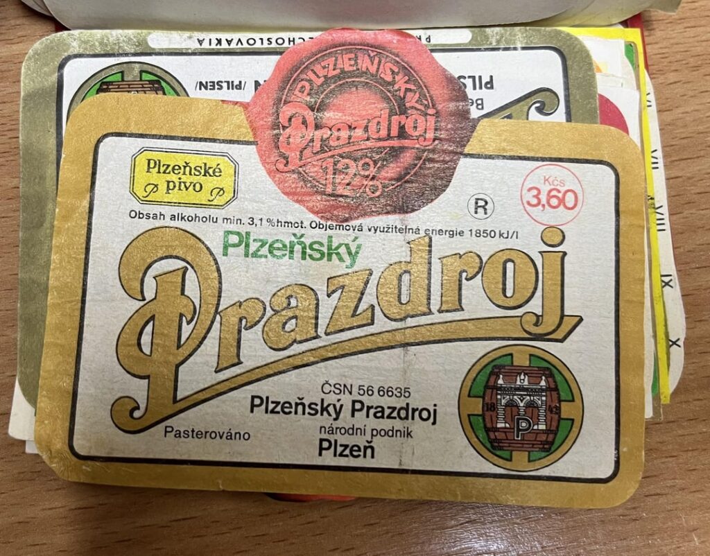 古いビールのラベルのコレクションに興味のある人はいますか?