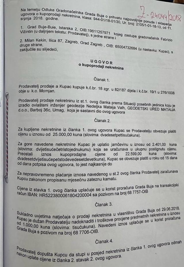 マイル・ケキンは2018年、腐敗したココナッツ農家の命令でブジェ市からイストリアの土地を3,000ユーロで購入したが、この競争はまるまる40時間続いた。ニキツァ・イェラヴィッチさんは、コーヒー店で駐車料金を支払う以上に指示を求めていたようだ。