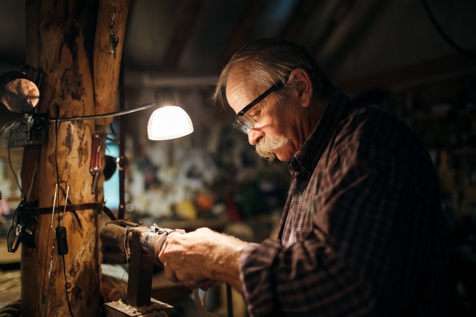 95歳も年金で働いている：雇用されている年金受給者が誰で何歳なのかを調査する