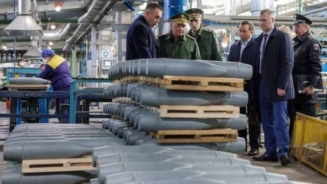 ロシアは毎日、12,320 発の砲弾を 1 発あたり 1,000 ドルで生産しています