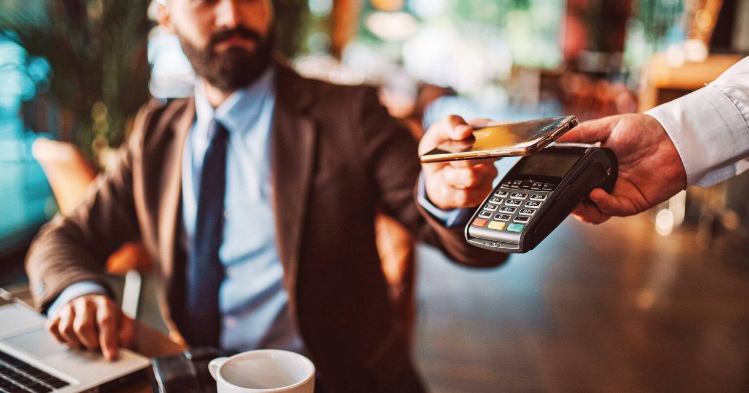 ビジネスマンは個人支出の 30% を会社に流用