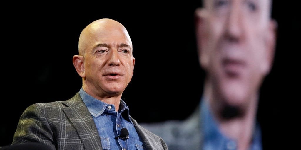 ジェフ・ベゾス氏はマーク・ザッカーバーグ氏に続き、トランプ大統領の就任式にアマゾンから100万ドルを寄付したと報じられている