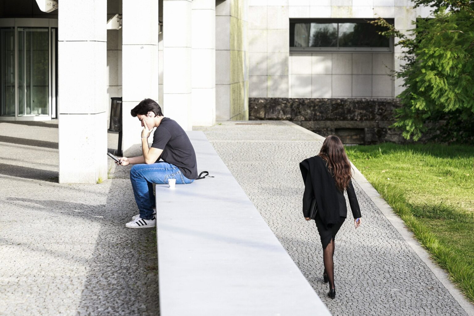 政府は医師の雇用制限を設けて学術関係者との同性愛に対抗したいと考えている
