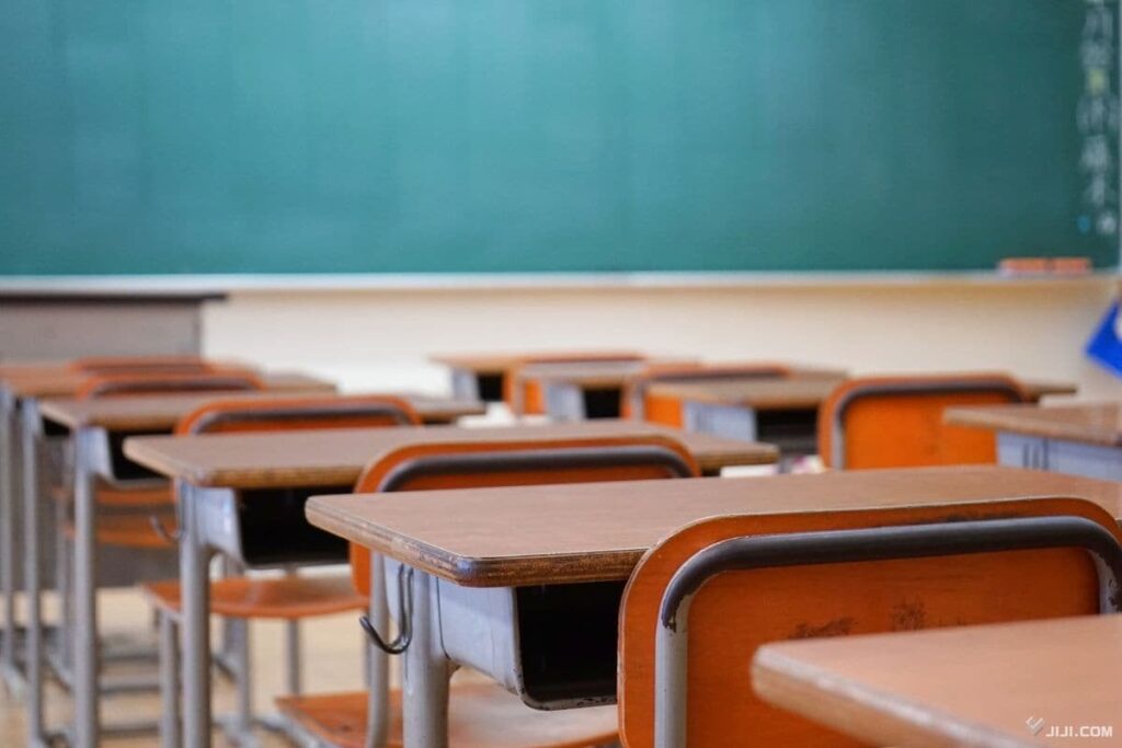 中学校で３５人学級導入へ 教員基本給上乗せ１０％に―政府