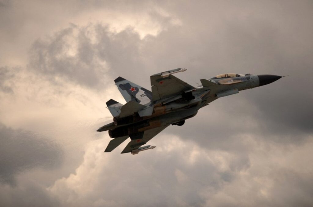 HURのクラスノダール空襲：ロシアのSu-30戦闘機が炎上し、機関車が故障。ウクライナ情報機関は、ロシアのSu-30戦闘機が飛行場で破壊されたと報告した。