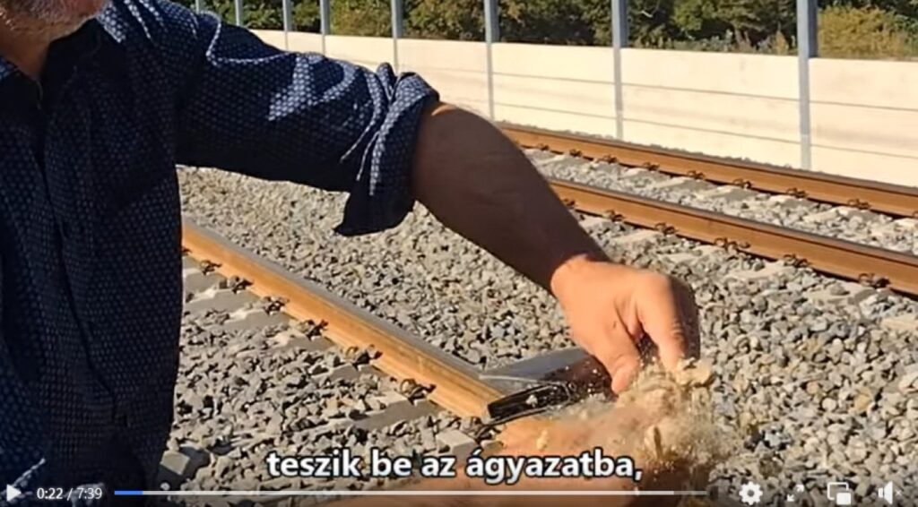 NAVは、奇妙な主張で、築44年のレールと石を使用して建設されたブダペスト-ベオグラード鉄道事件の捜査を拒否した。