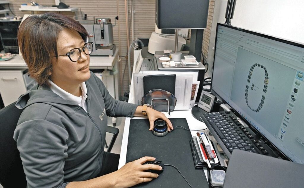 昔は、今の薬剤師なみの人気職だった歯科医がいまや風前の灯火で、そのさらに下のヒエラルキーの歯科技工士はもっと不人気に