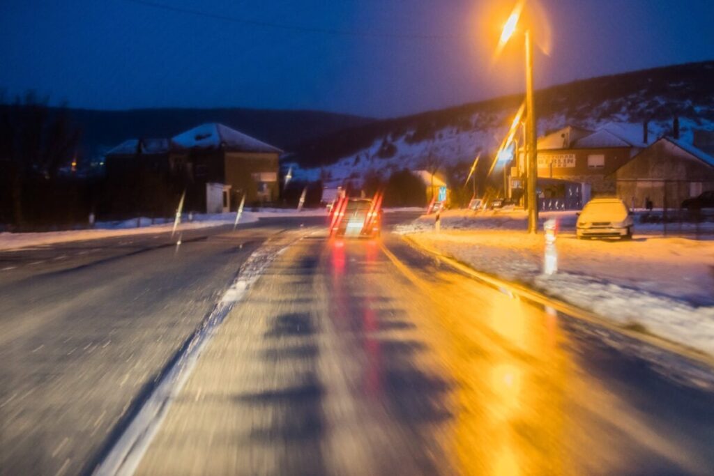 ビデオ / クロアチア国境で彼はスロープを壊して車で飛び降り、その後墜落して死亡した
