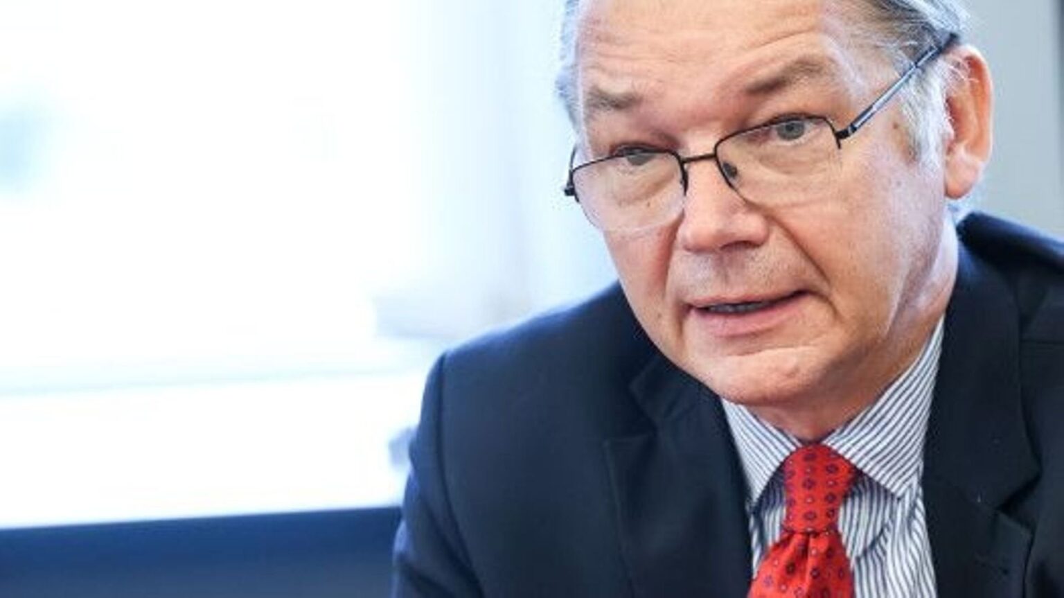 世界の現状について「心配しないためには、耳が聞こえず、目が見えず、意識がなくなっていなければならない」と言われていますが、私たちは不安をどうすればよいのでしょうか？フィリップ・ランバーツ氏へのインタビュー