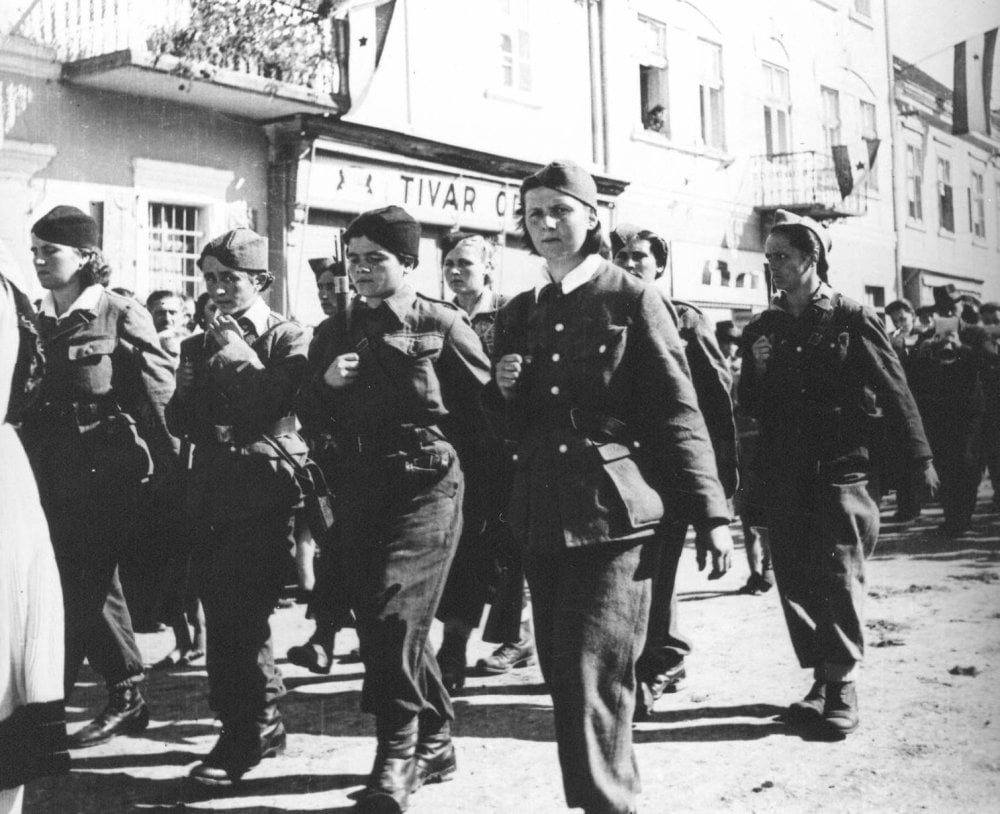 女性反ファシスト戦線は 1942 年 12 月 6 日に設立されました。
