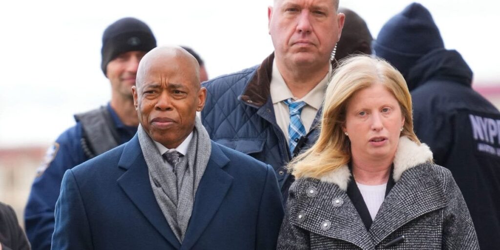 ルイージ・マンジョーネ氏の弁護士、ニューヨーク市長が彼の逮捕を政治利用していると発言