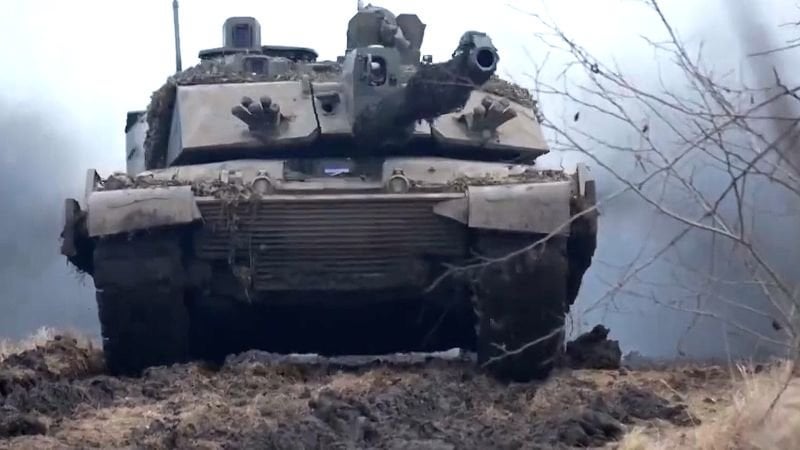 ウクライナの最前線で英国供給のチャレンジャー 2 を操縦する乗組員たち