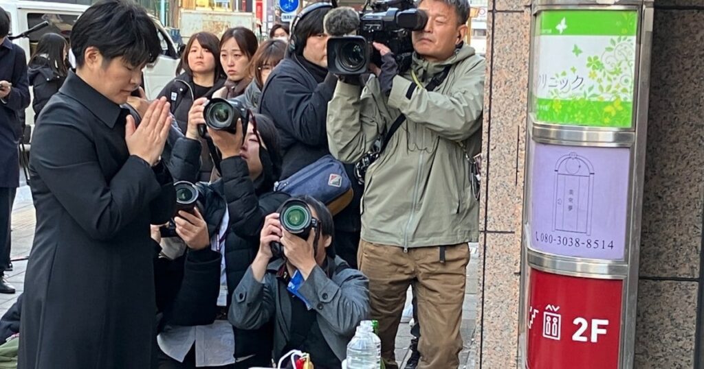 大阪･北新地ビル放火事件3年 ｢命は帰らない｣遺族ら悼む
