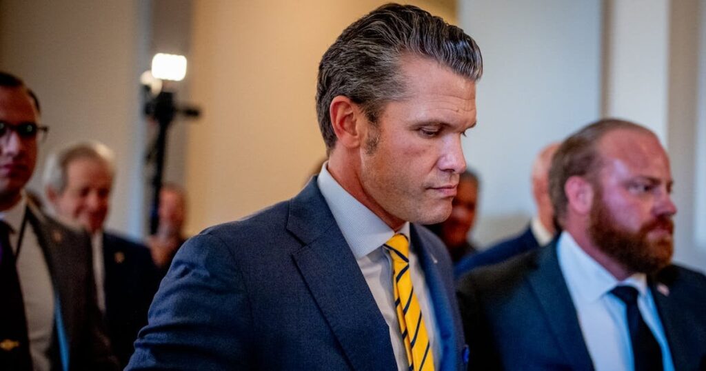 GOPがピート・ヘグセス沈没に向けて静かに動く中、MAGAが激化