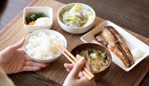 日本古来のアレを食べて！糖尿病を改善させる“細菌”について医師が解説…コレ？(ﾎﾞﾛﾝ