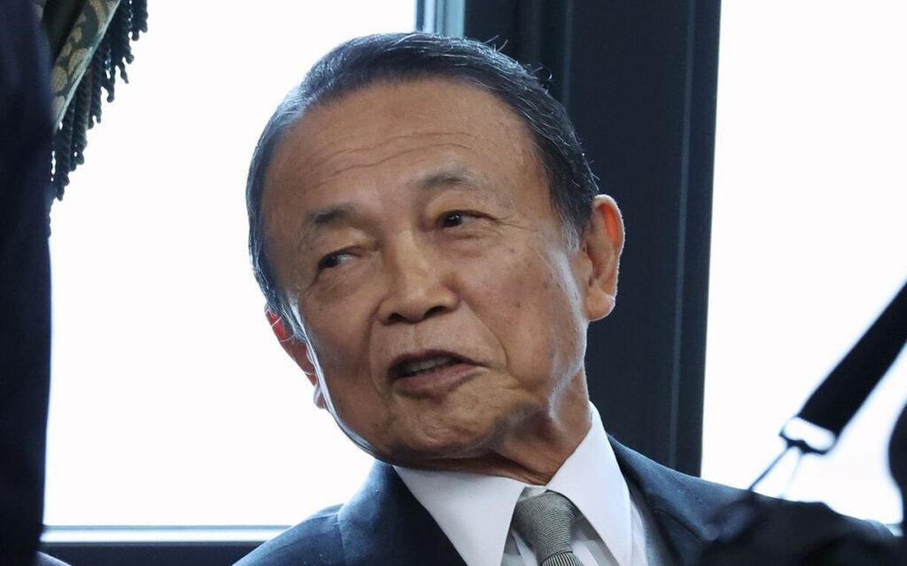 麻生太郎（84）肺炎で緊急入院「妻は“構っていられない”と」
