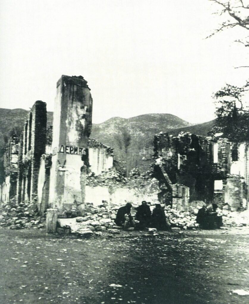 この日は、1943 年 12 月 13 日のカラブリタの虐殺です。ライフペリステリ