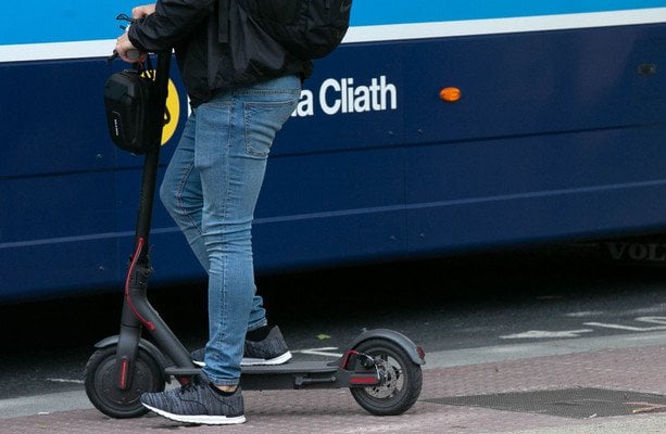 ヘルメット着用義務に関するクリックベイトの見出し
