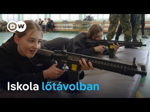 ポーランド政府は、将来自分たちもロシアに攻撃されるかもしれないと恐れており、国民に幼い頃から自衛の準備をさせている。小学生の必修科目として射撃が導入された。武器の使い方の学習は親がサポートし、子供が教える