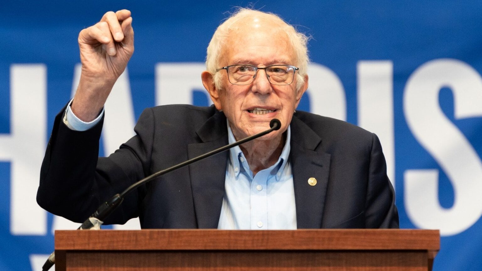 バーニー・サンダース氏、米国は寡頭制になりつつあると警告