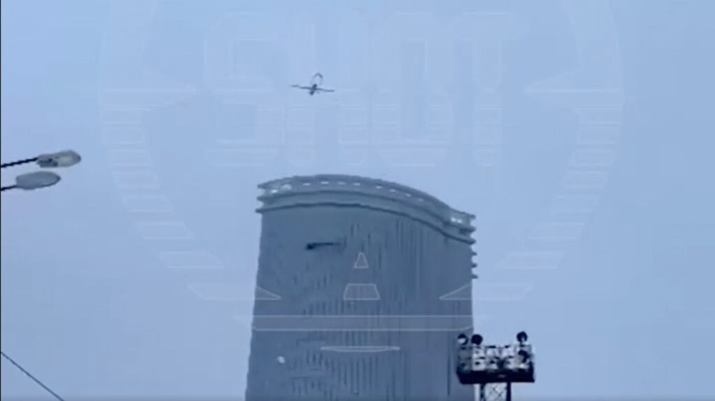 ウクライナの無人機がカザンを標的にした後、ロシアの2つの空港が飛行を一時停止、メディアと当局者が報じた