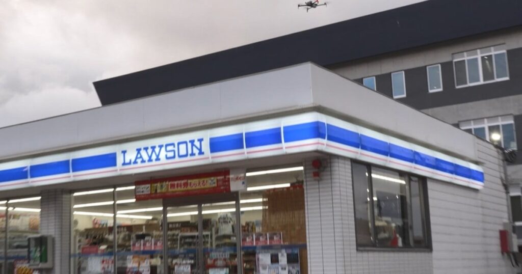 KDDI、ローソンからドローン出動 事故現場確認で実証