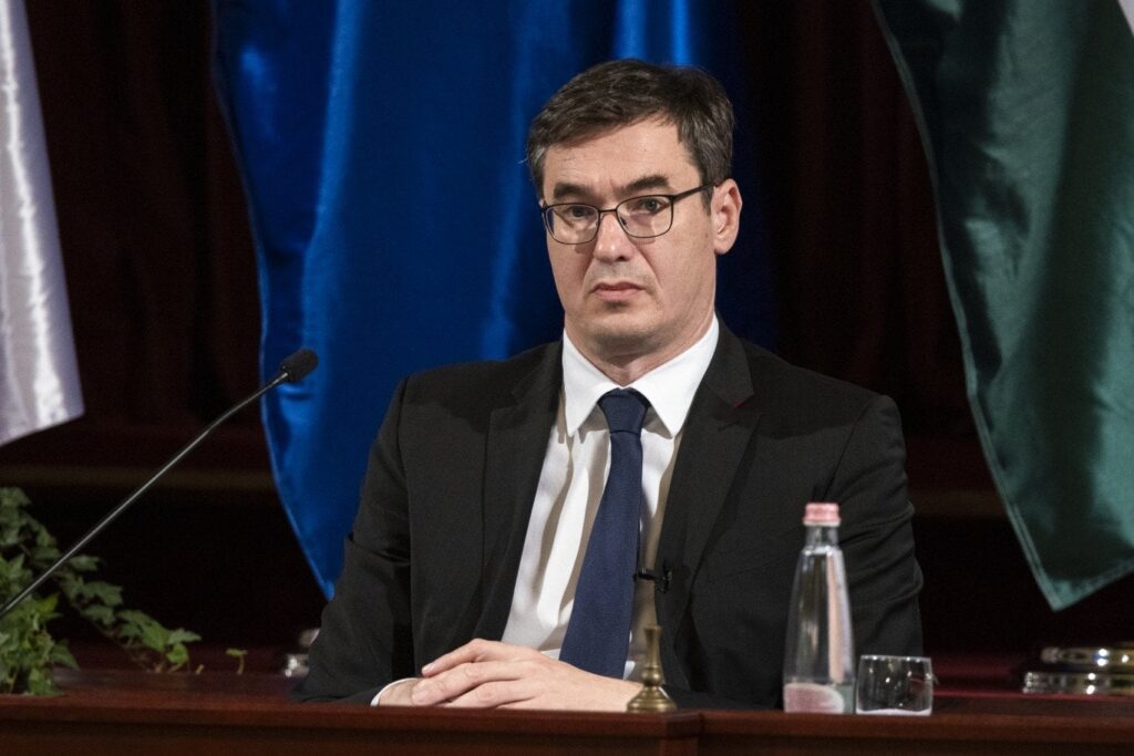ゲルゲリー・カラツィソニーはまずスピード違反者の車を押収し、さらにそれを没収した。
