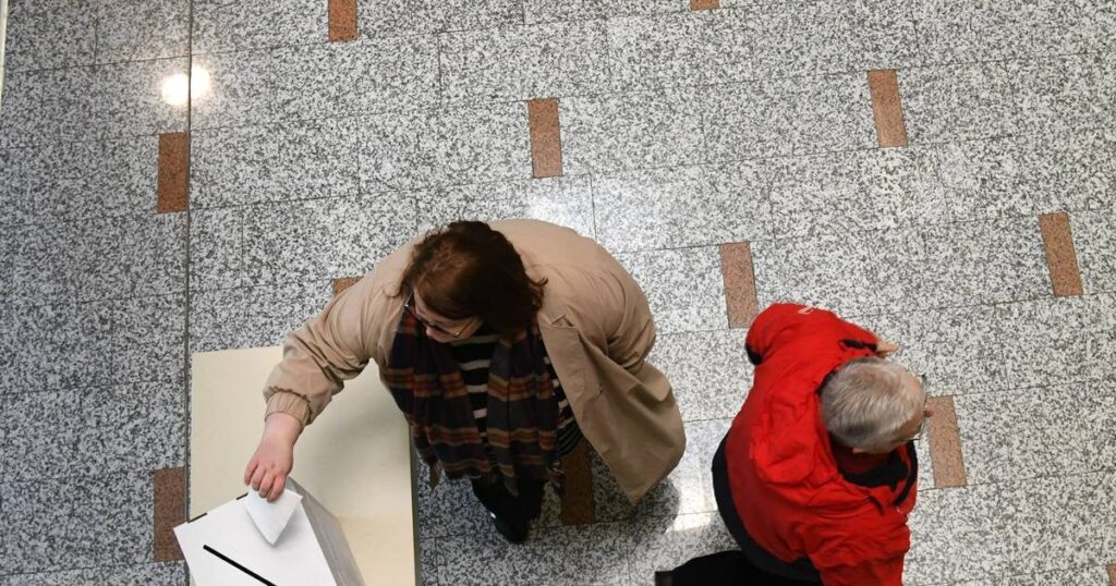 受け取ったデータ: 国民の 14% が 11 時 30 分までに投票所に行きました。昔に比べたら減りましたね！