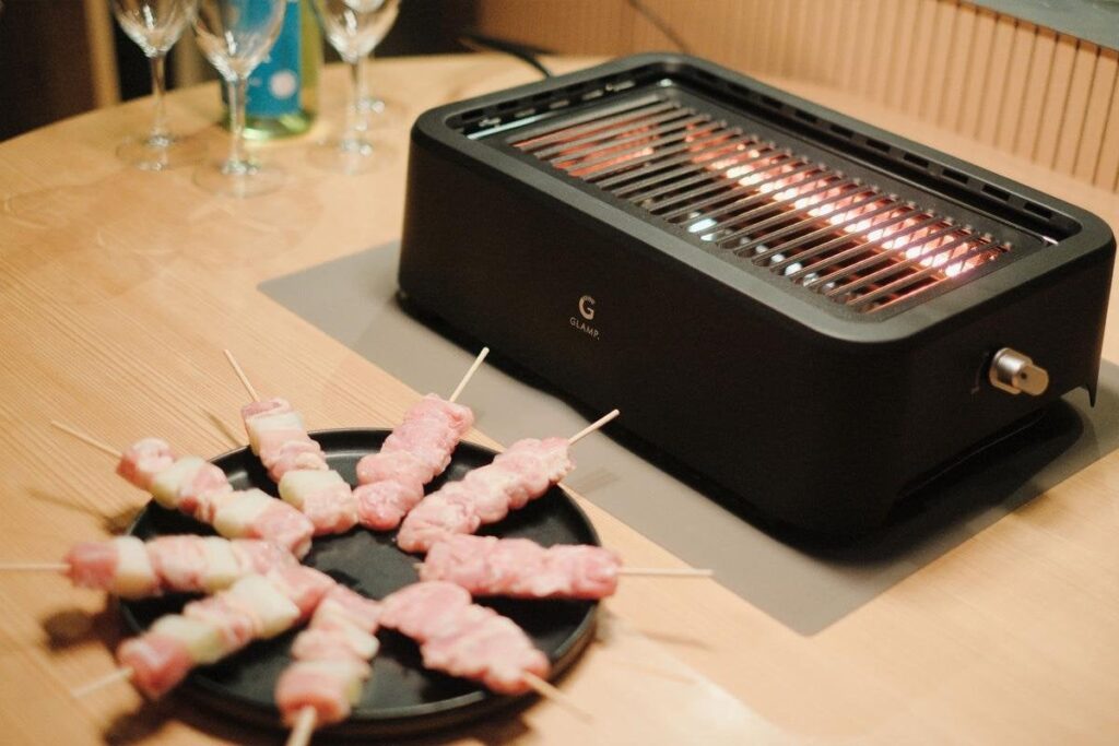 焼き肉や焼き鳥も煙たくなくて快適〜。超少煙グリル「GLAMP.」の実力は本物でした！