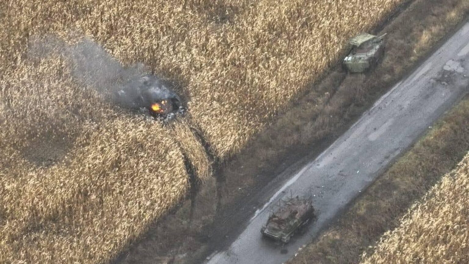 「壊滅的だ」ウクライナ軍は地雷、無人機、大砲、戦車を駆使してクルスクの4平方マイルでロシア車両90台を破壊した。