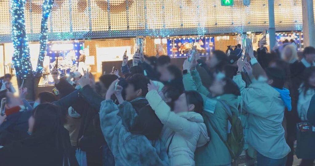 「映える写真」を撮るために「車道に飛び出す若者たち」…六本木のイルミネーションで迷惑行為が多発中