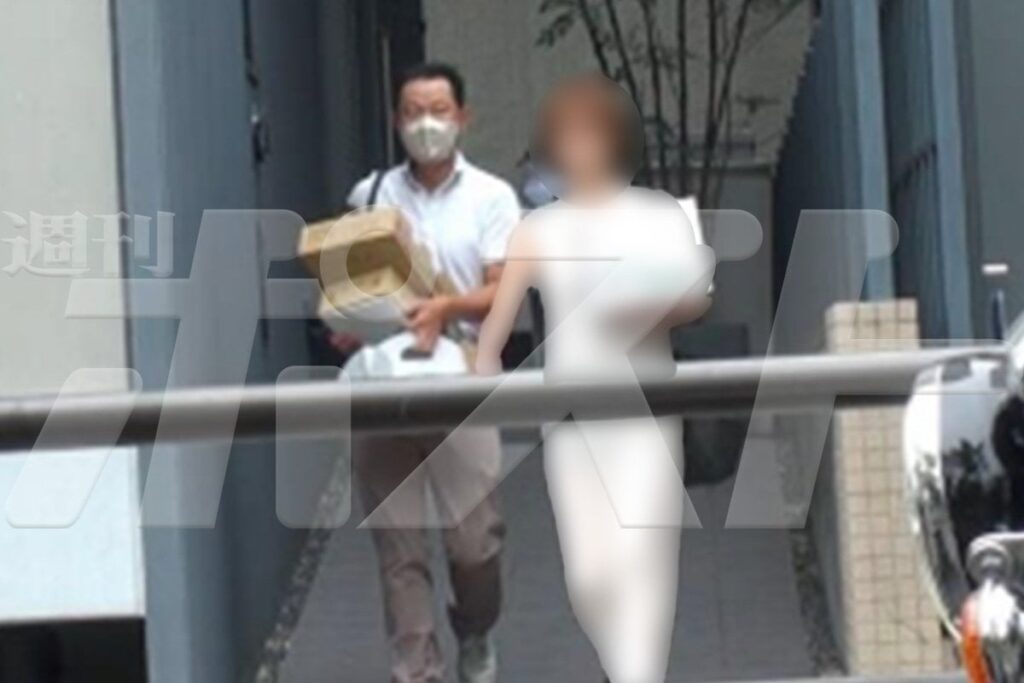 「ホテルというかあれですね…」二階俊博・元自民党幹事長の三男・伸康氏、銀座のバーのママとの不倫旅行スキャンダル 直撃取材に“現在の妻と離婚協議が最終段階”