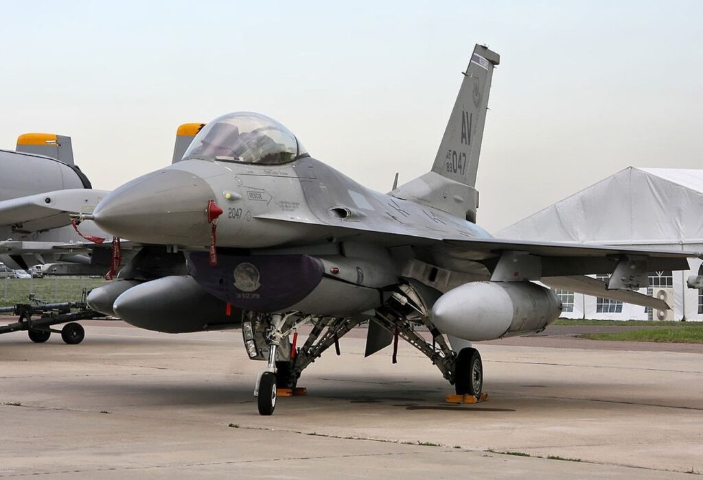 ウクライナはデンマークからF-16戦闘機の第2陣を受領した