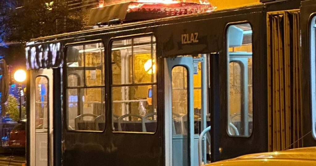 ザグレブの路面電車火災「ケーブルが燃えて異臭がした」