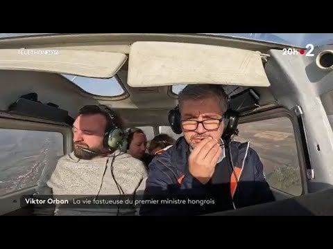 アコス・ハダジさんはフランスの公共テレビクルーとともにハトヴァンプスタ上空を飛行した。
