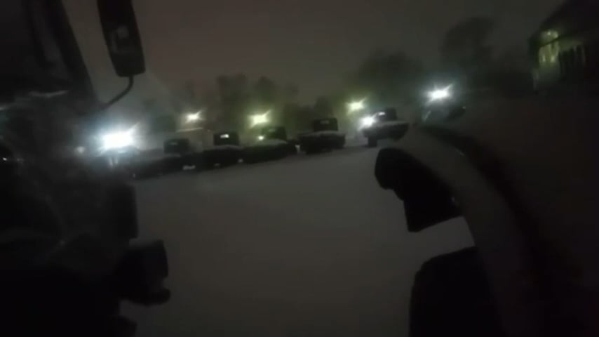 親ウクライナのパルチザンがロシアのノボシブでロシア軍の燃料トラックを燃やした。
