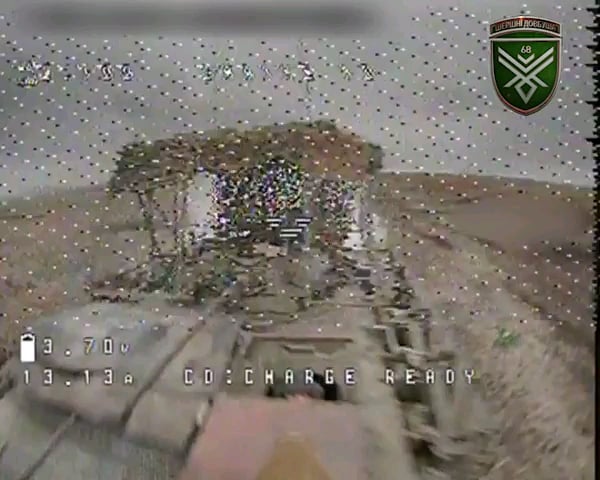 ウクライナ第68猟兵旅団の「ドブブッシュズ・ホーネッツ」UAVチームは、FPV攻撃ドローンを使用して、ポクロフスク方向のロシア装甲車両を無力化して破壊した。 2024 年 12 月 7 日発行