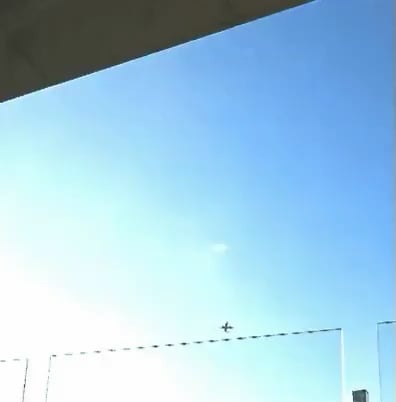 【動画】Koki Ito 高麗大学・政治外交学科「務安空港で墜落したチェジュ航空・7C2216便(バンコク-務安)の飛行中の映像、右エンジンにバードストライクしたのか？」