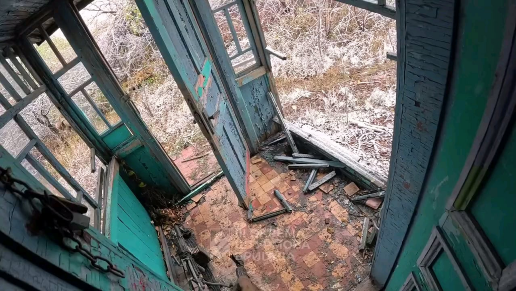 第3突撃旅団のウクライナ兵は前日、コパンキ村（ハリコフ地方）を掃討し、この村でロシア国旗を振っていたロシア兵を捕らえた。 2024年12月