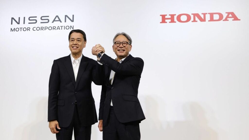 ホンダと日産、電撃浮上した「経営統合」の現実味 立役者はホンハイ？株式市場の反応は明暗 ― 協業会見で資本関係の可能性は否定せず