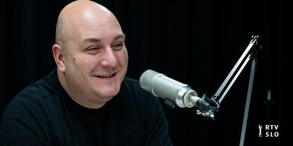 400 の楽器から音を出すマルチプラクティショナー、未熟児を助ける人々に最も感謝