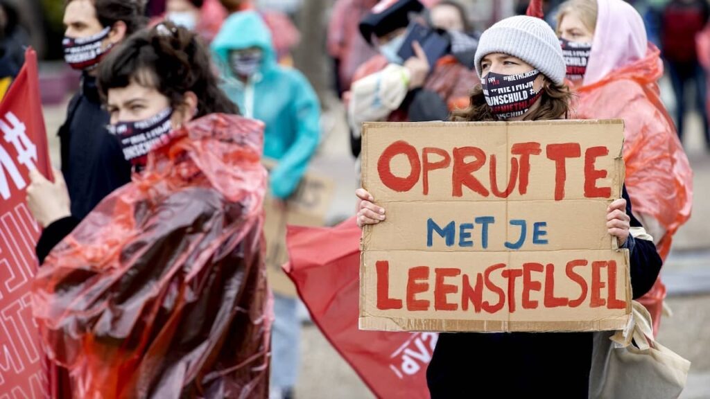 ローン制度により学生の借金が8,000ユーロ近く増加