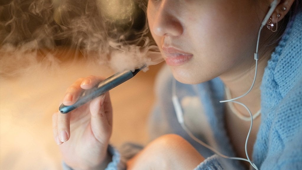 肺虚脱、肺出血、集中治療室へ入院：電子タバコを吸ったオランダの子供たちが入院
