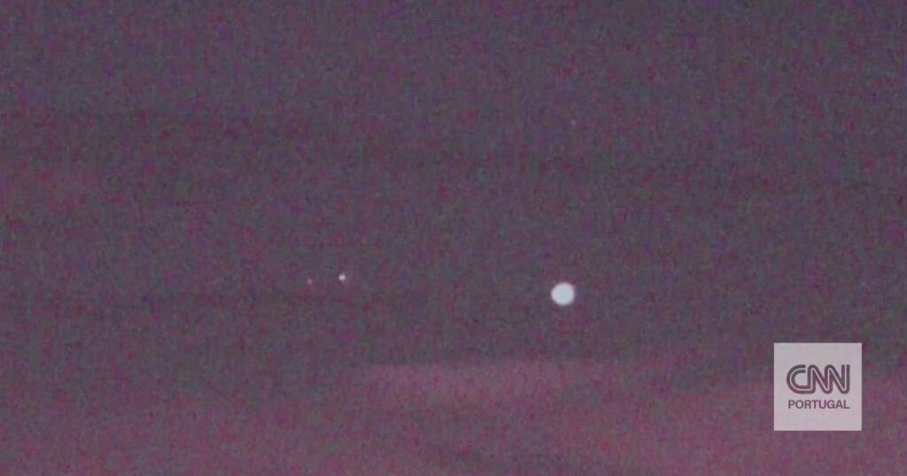 ポルトガル上空で「何かとても奇妙なこと」が起きた。 「それらは飛行機や人工衛星ではまったくありませんでした（しかし、それらは米国を警戒させるものに似ています）」