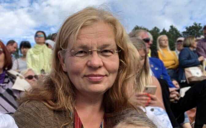 イロナ・トラゲル：アルノが父親とともに校舎に到着したとき、未来はすでに始まっていた