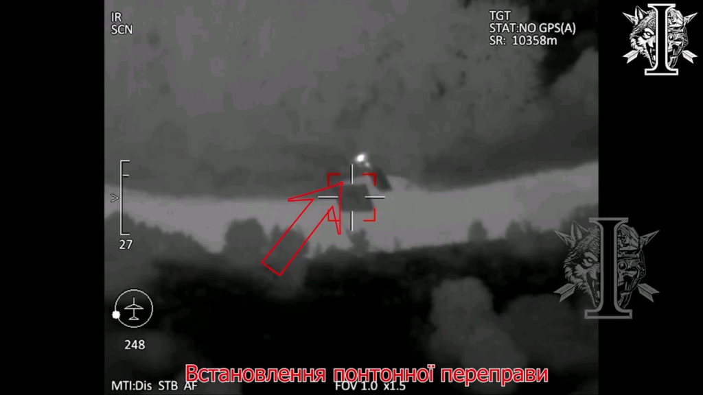 ロシアの舟橋とロシア兵の集合体がクラスター弾で直撃された。クルスク地方。 2024年12月。「戦争の神」と第8特別目的連隊による共同作業。