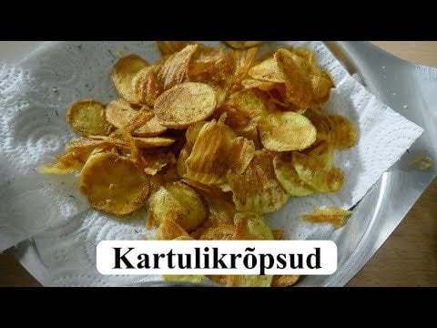 アルヴォは料理を作り、人生について語る