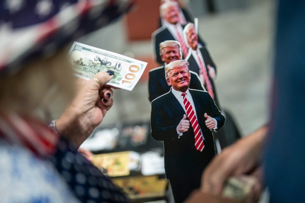 消費者はトランプ大統領がインフレを悪化させる可能性があることにようやく気づいた：「物価高を恐れて、高価になる可能性のある4年間に備えて買いだめする人もいる」