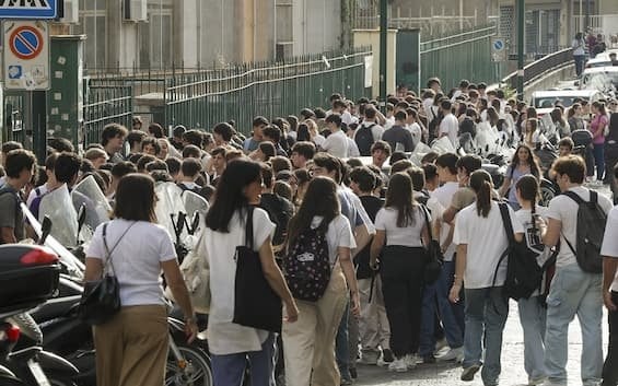 Istat、30年間で若者は人口の32%から22%に減少 - 大都市の中で若者の成長が見られるのはボローニャのみ(+13%)、カリアリは最悪(-45%)
