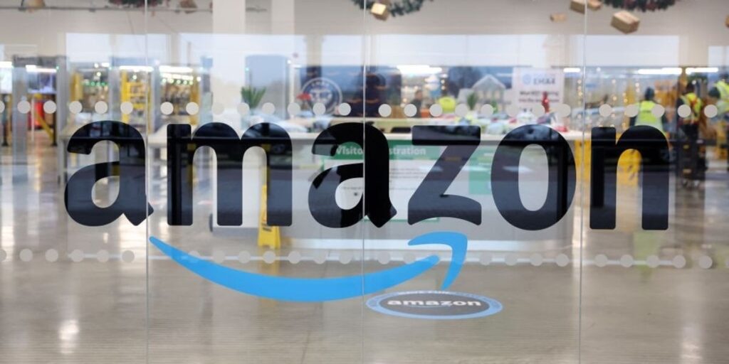 アマゾン労働者からのホリデーシーズンの最後通牒: お買い得にしなければストライキをする! 「アマゾンが私たちを無視することを選択した場合、何百万もの家族のクリスマスを台無しにするのは彼ら自身です。私たちは単に契約を求めて戦っているわけではありません。私たちはアマゾンとその先の労働者の力の未来のために戦っています。」